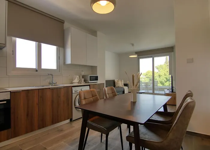 Phaedrus Living Coral Seabreeze Апартаменти