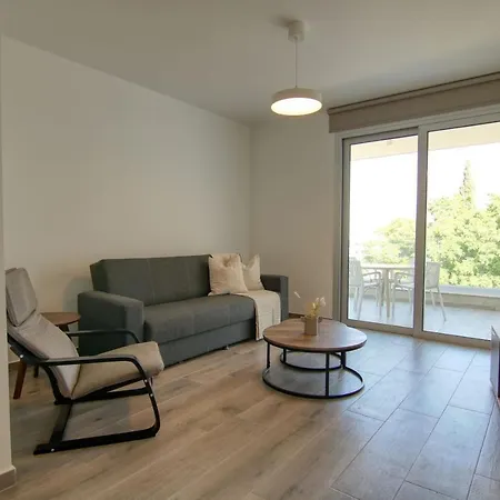 Апартаменти Phaedrus Living Coral Seabreeze